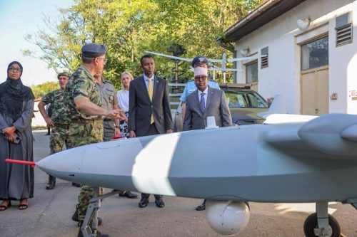 Wasiirka Gaashaandhigga oo kormeeray Machadka Farsamada ee Ciidamada Serbia