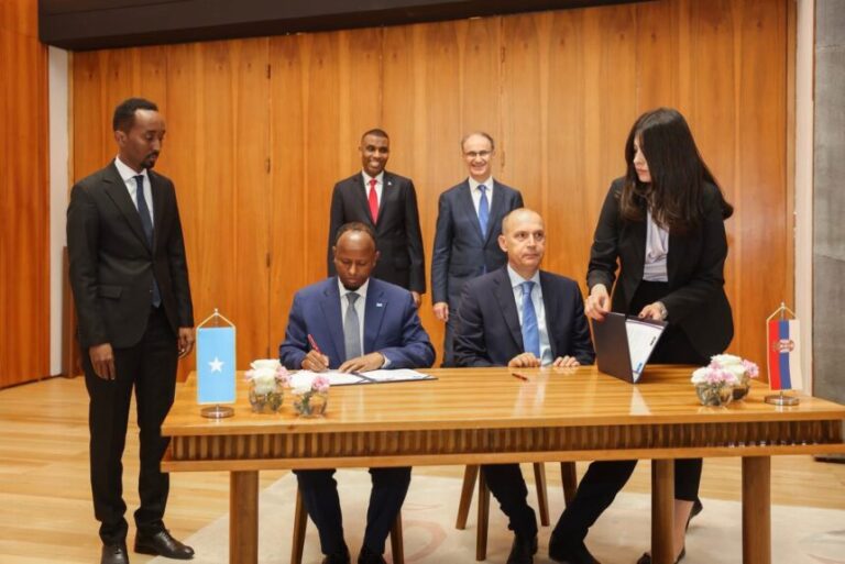 Soomaaliya iyo Serbia oo kala saxiixday heshiis iskaashi caafimaad ah