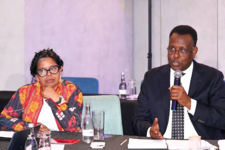 Wasiirka Cadaaladda XFS oo ka qeyb-galay shir looga hadlaayo dib-u-habaynta Garsoorka dalka