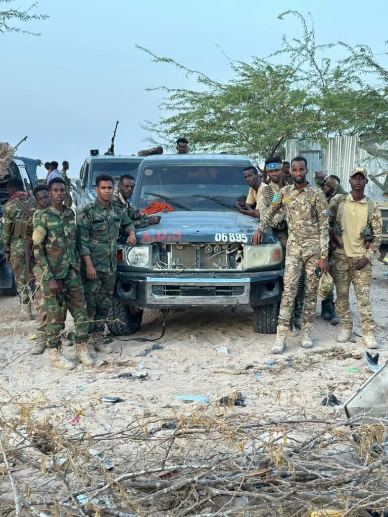 Ciidanka Xoogga oo gacanta ku dhigay Maleeshiyaad ka tirsan Khawaarijtii lagu jebiyay Degmada Ceeldheer