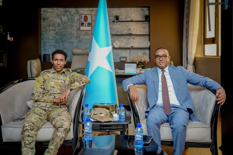 Taliyaha CXDS iyo Guddoomiyaha SoDMA oo ka wada hadlay cimilada iyo dib-u-xoreynta dalka