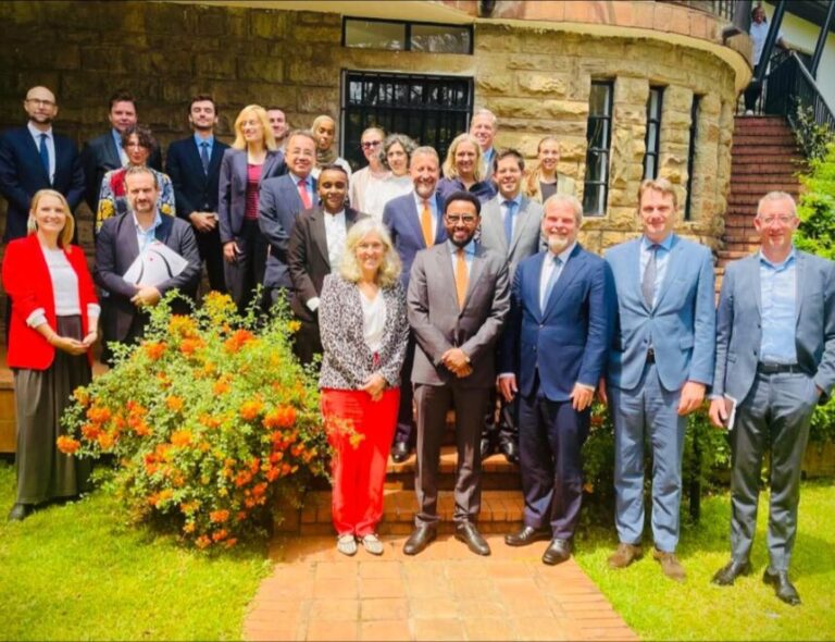 Wasiirka Maaliyadda XFS oo Nairobi kula kulmay Safiiradda Caalamka ee sida dhow ula shaqeeya Soomaaliya