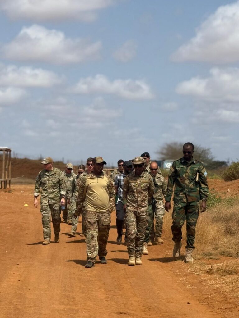 Taliyaha Ciidanka Xoogga oo tababar u soo xiray Cutubyo ka tirsan Ciidanka kumaandooska Danab