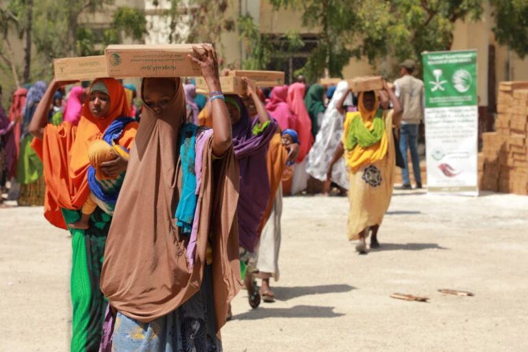 Hay’adaha King Salman, Maxaasin Foundation oo deeq Timir ah ugu deeqay qoysas danyar ah