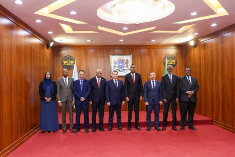 Ra’iisulwasaaraha XFS oo xafiiskiisa ku qaabilay Wafdi ka socda Ururka Jaamacadda Carabta