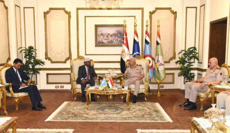 Wasiirka Gaashaandhigga oo Qaahira kula kulmay dhiggiisa Dalka Masar