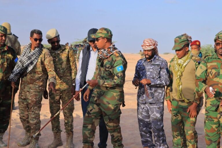 Taliyaha Ciidanka Dhulka :Dadka deegaanka ayaa sabab u ah in ciidanku ku jebiyaan Khawaarijta Ceeldheer