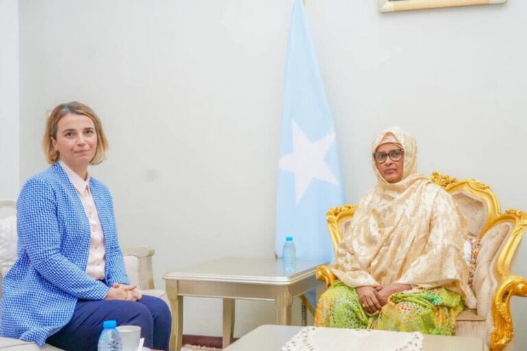 Marwada Madaxwayanaha dalka oo kulan la yeelatay Marwada Safiirka Turkiga ee Soomaaliya