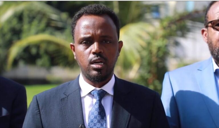 Afar fariimood oo ay dirtay jabinta difaacyadii iyo duullaankii Khawaarijta