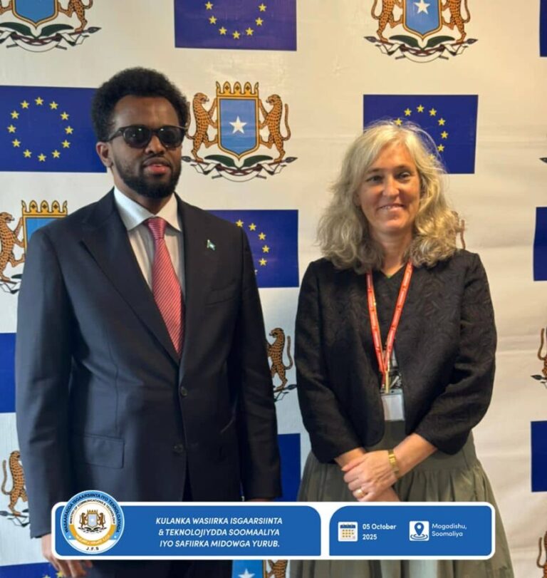 Wasiirka Isgaarsiinta XFS oo la kulmay Danjiraha cusub ee Midowga Yurub Wasiirka Isgaarsiinta XFS oo la kulmay Danjiraha cusub ee Midowga Yurub