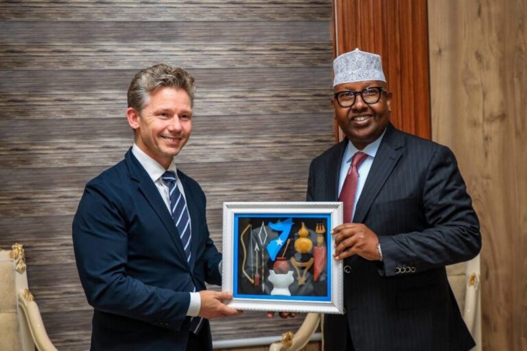 Wasiirka Gaashaandhigga oo la kulmay dhiggiisa dalka Sweden Wasiirka Gaashaandhigga oo la kulmay dhiggiisa dalka Sweden