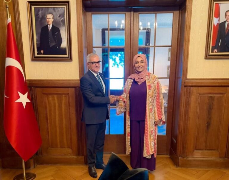 Wasiirka Qoyska oo Geneva kulamo kula yeelatay qaar ka mid ah danjirayaasha caalamka ee QM Wasiirka Qoyska oo Geneva kulamo kula yeelatay qaar ka mid ah danjirayaasha caalamka ee QM