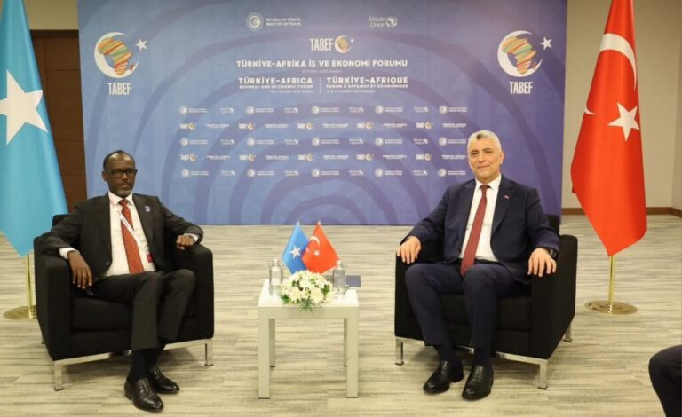 Wasiirka ganacsiga XFS iyo wasiirka ganacsiga Turkiga oo ka wada hadlay xoojinta iskaashiga ganacsiga labada dal