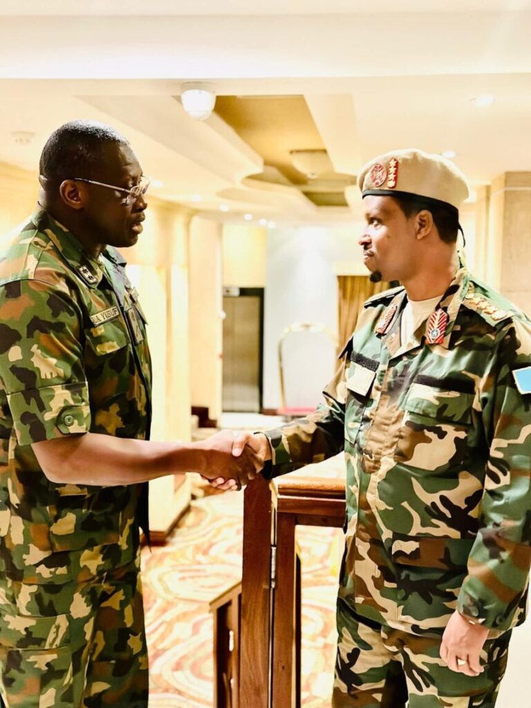 Taliyaha Ciidanka dhulka Soomaaliya oo kulan la qaatay dhiggiisa dalka Nigeria