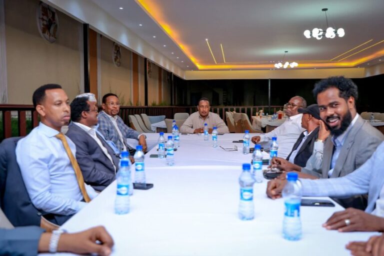 Duqa Muqdisho oo kulan la qaatay Xildhibaanno ka tirsan Labada Gole ee BFS