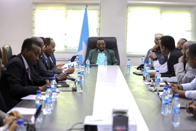 Guddiga Maaliyadda ee Golaha Shacabka BJFS oo kulan la tashi ah la qaatay Bankiyada