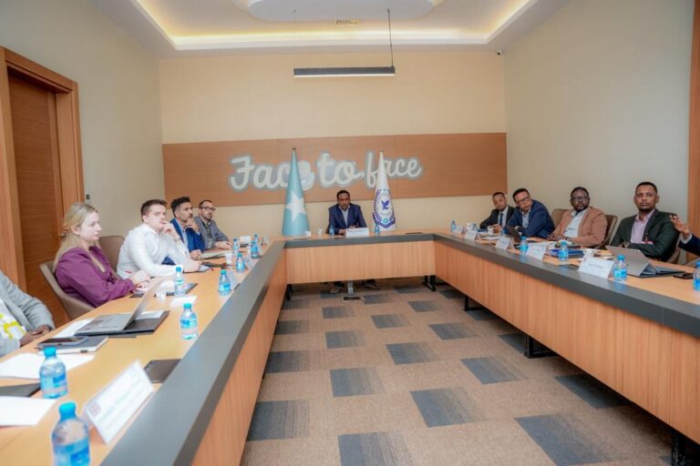 HSJ iyo Dowladda Ingiriiska oo xoojinaya iskaashiga maamulka socdaalka iyo xuduudaha. HSJ iyo Dowladda Ingiriiska oo xoojinaya iskaashiga maamulka socdaalka iyo xuduudaha.