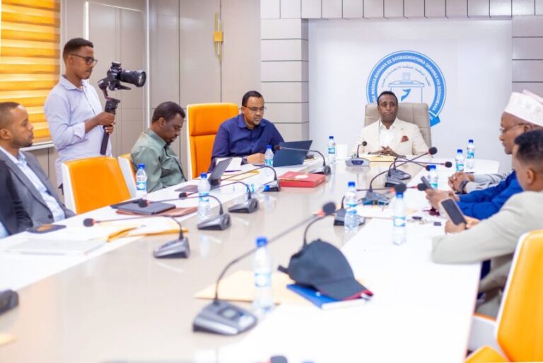 Guddiga Madaxa Bannaan ee Doorashooyinka Qaranka oo la kulmay Culimada Soomaaliyeed Guddiga Madaxa Bannaan ee Doorashooyinka Qaranka oo la kulmay Culimada Soomaaliyeed