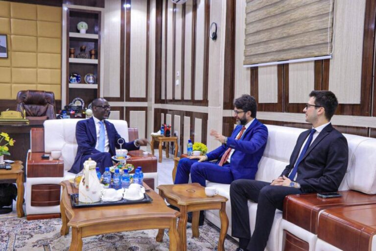 Wasiirka Ganacsiga XFS oo xafiiskiisa ku qaabilay Danjiraha Jamhuuriyadda Turkiga