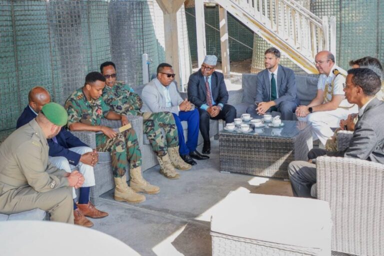 40-sanno ka dib Sarkaal Soomaali ah oo ka qalin-jabiyay Akademiyada Ciidanka UK 40-sanno ka dib Sarkaal Soomaali ah oo ka qalin-jabiyay Akademiyada Ciidanka UK