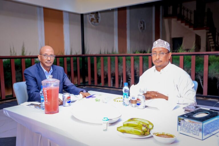 Duqa Muqdisho oo vasho sharaf u sameeyay Guddoomiyaha Golaha Wakiillada Waqooyi Bari. Duqa Muqdisho oo vasho sharaf u sameeyay Guddoomiyaha Golaha Wakiillada Waqooyi Bari.