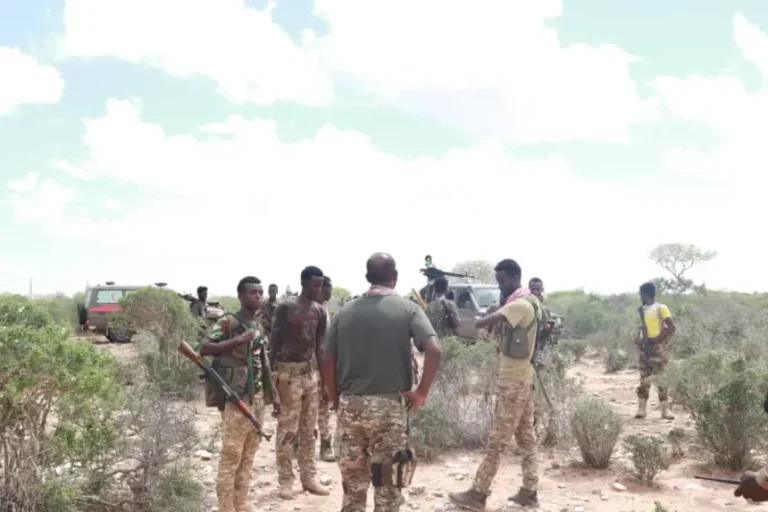 Daraawiishta Galmudug oo weeraray goob ay ku dhuumaaleysanayeen Khawaatijta