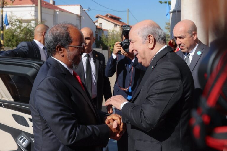 Madaxweyne Xasan Sheekh oo kulan la qaatay dhiggiisa Aljeeriya