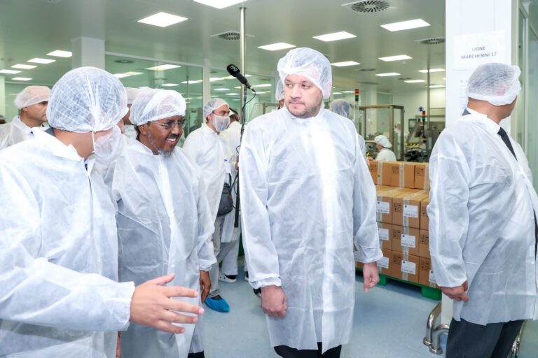 Madaxweynaha JFS oo booqday Warshadaha kala duwan ee ku yaalla dalka Aljeeriya. 