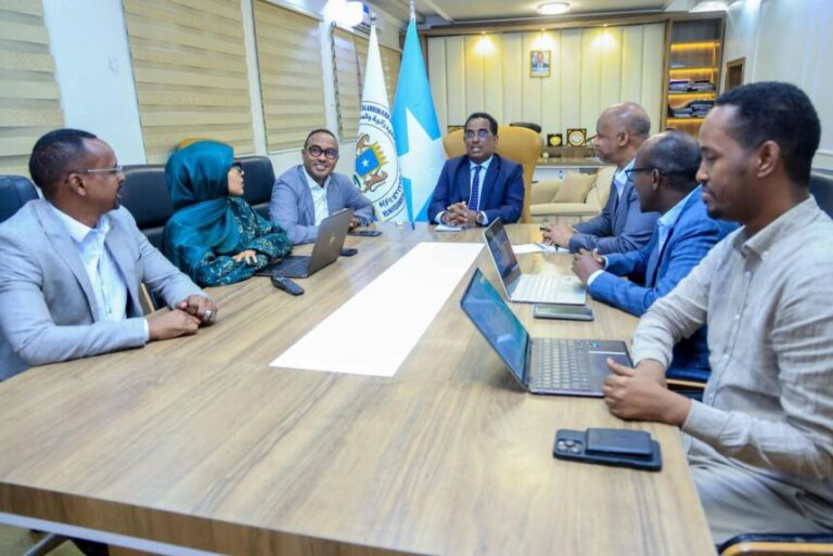 Wasiirka Arrimaha Gudaha oo kulan la yeeshay madaxda Hay’adda SoDMA