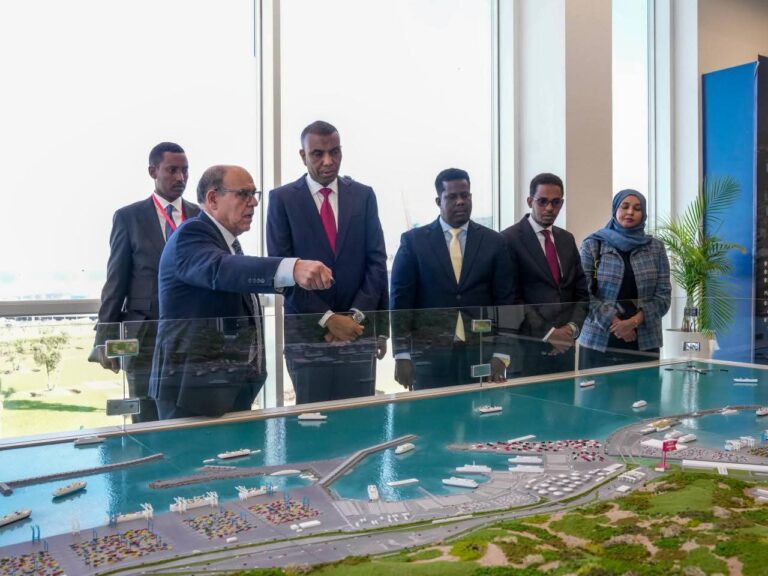 Ra’iisul Wasaare Xamsa oo booqday Dekadda caalamiga ah ee Tanger.