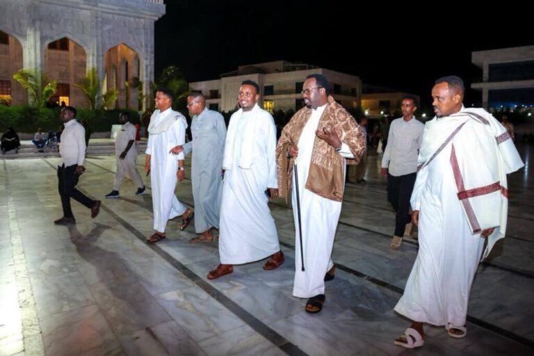 Ra’iisul Wasaare kuxigeenka XFS oo xalay la caweeyey bulshadda, kuna boorriyay ka qeybgalka doorashada