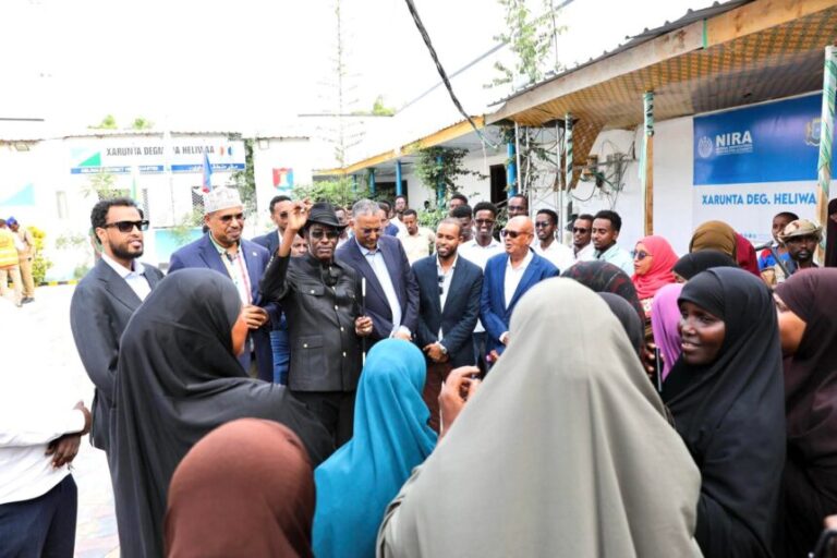 Wasiirka Amniga Gudaha oo Shacabka ugu Baaqay Qaadashada Kaarka Codbixinta