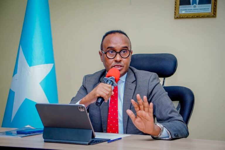 Guddoomiyaha Hay’adda SoDMA ayaa Muqdisho ka Furay Shir Qaran oo Lagu Dardargelinayo Ka-Jawaabista Abaaraha Dalka