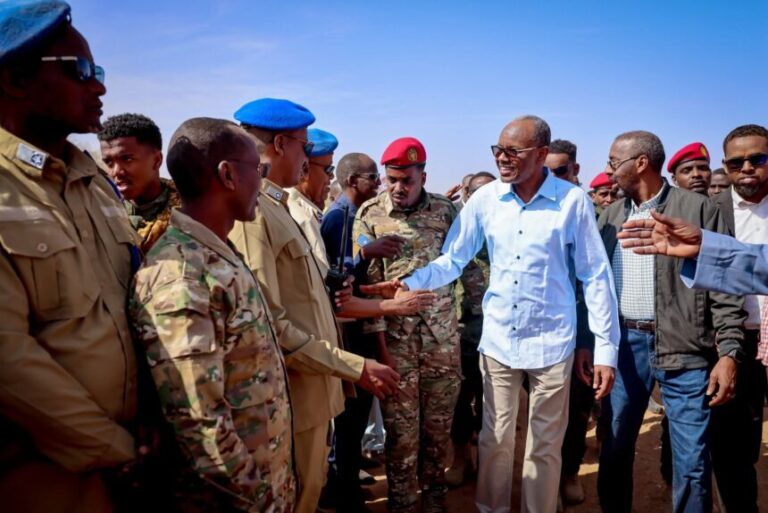 Wafdi uu hoggaaminayo Madaxweynaha Koonfur Galbeed oo gaaray Degmada Xudur ee Gobolka Bakool