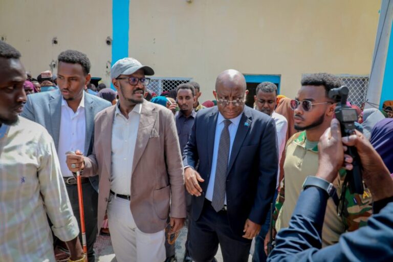 Qaar ka mid ah Golaha Wasiirrada oo kormeer ku tagay goobaha laga qaadanayo kaarka codbixinta