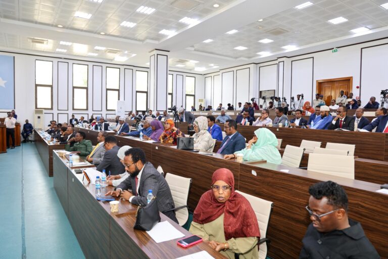 Golaha Shacabka oo Marsiiyey Akhrinta 1-aad ee Hindise Sharciyeedka Ciidanka Booliiska Soomaaliyeed.