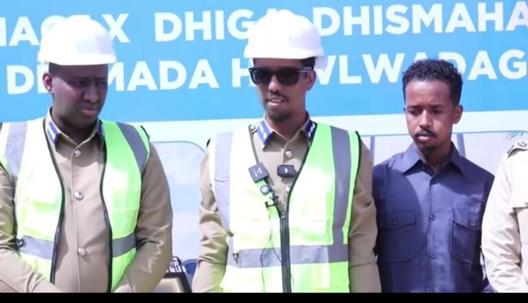 Taliyaha CXDS oo dhagax-dhigay Saldhigga degmada Howlwadaag.