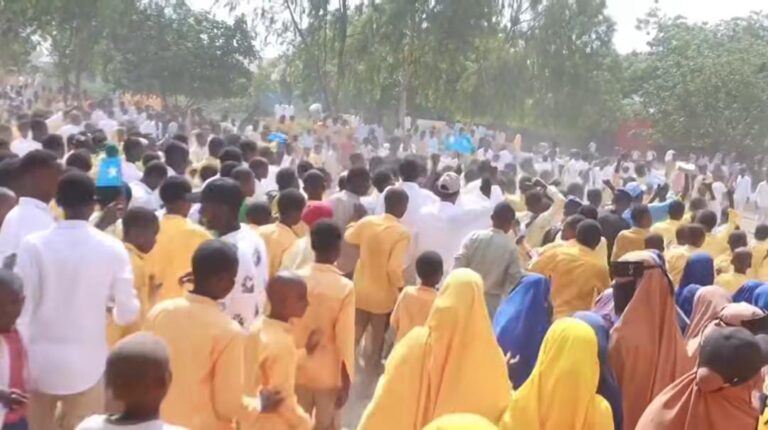 Bannaanbax looga soo horjeedo damaca YH-da Israel oo ka socda degmada Afgooye. 