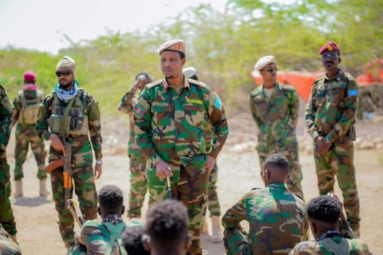 Taliyaha Ciidanka Dhulka oo kormeeray fariisimada Ciidanka Xoogga ay ku leeyihiin ee magaalada Beledweyne
