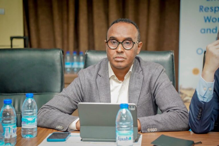 Guddoomiyaha Hay’adda SoDMA oo Muqdisho ka furay shirka wadatashiga Qaran ee abaaraha.