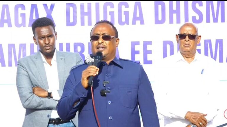 Duqa Muqdisho oo ka hadlay dhismaha Waddada Jamhuuriya ee degmada karaan.
