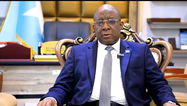 Wasiirka Warfaafinta XFS oo shacabka ugu hambalyeeyay maalinta Warfaafinta Soomaaliyeed.