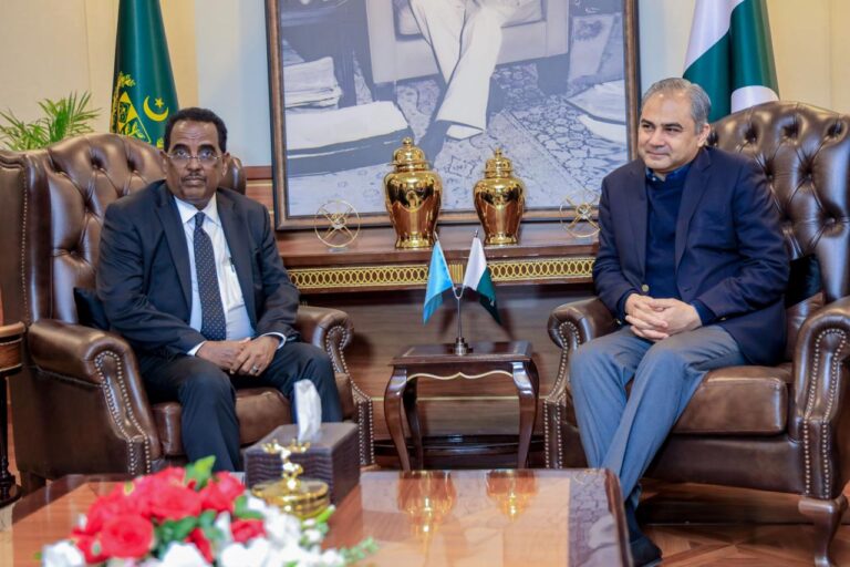 Wasiirka Arrimaha Gudaha XFS oo kulan miro dhal ah la qaatay dhiggiisa dalka Pakistan.