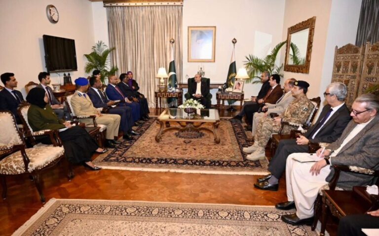 Wasiirka Arrimaha guddaha XFS iyo wafdi uu hoggaaminayo oo la kulmay Madaxweynaha Jamhuuriyadda Islaamiga ah ee Pakistan