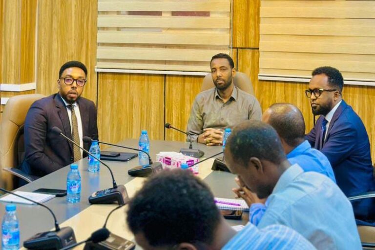 Wasaaradda Gaadiidka oo qabatay kulan ku saabsan u adeegista shacabka Soomaaliyeed.