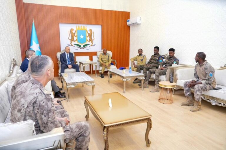 Wafdi ballaaran oo ka socday dowladda Turkiga ayaa maanta soo gaaray Muqdisho