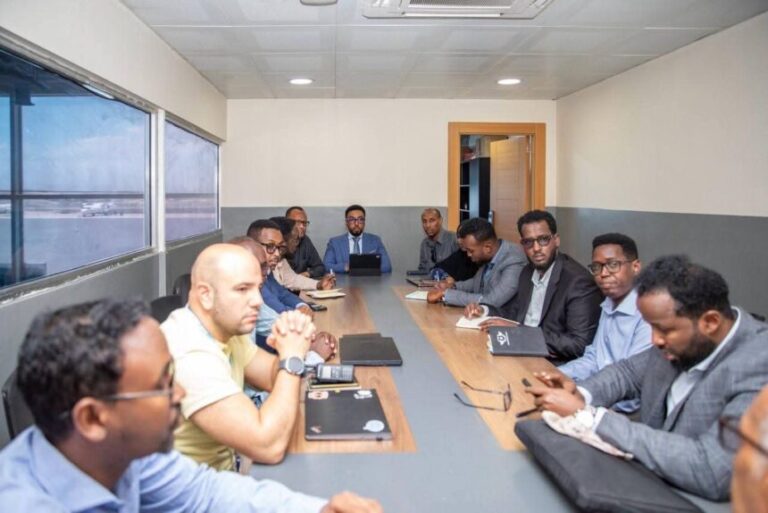 Qorshaha dhismaha wadooyinka garoonka diyaaradaha Aadan Cadde oo laga shiray