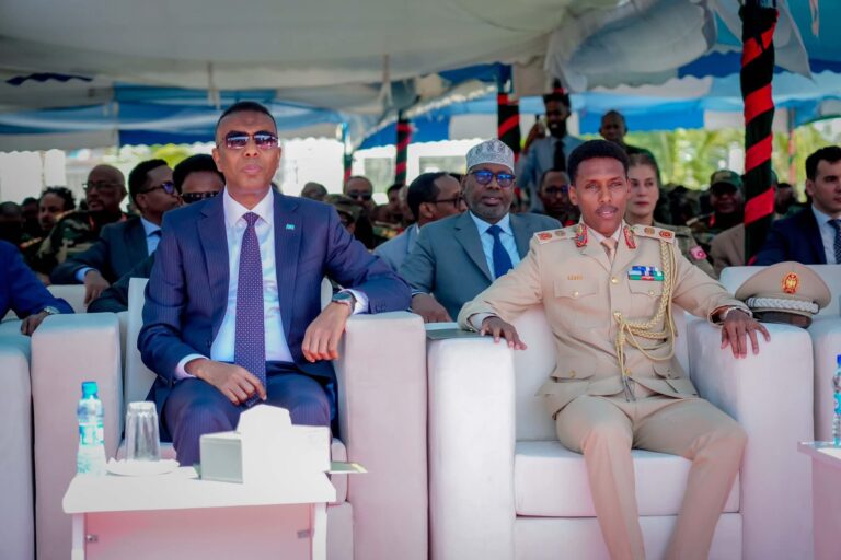 Ra’iisul Wasaare Xamse Cabdi Barre oo ka qeyb galay xil-wareejinta Taliyaha CXDS