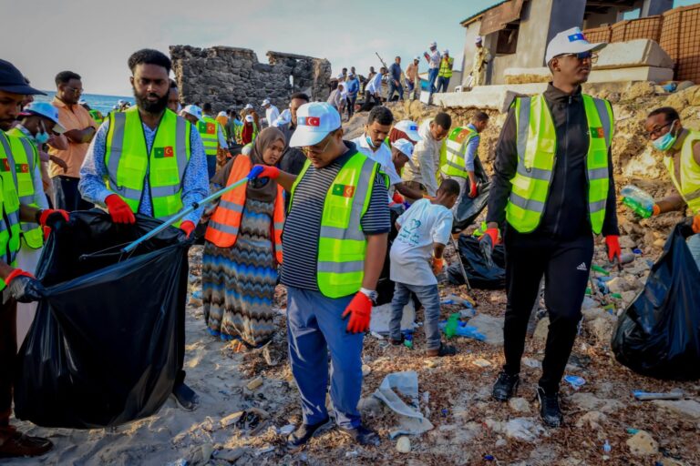 Duqa Muqdisho oo horkacayay olole nadaafadeed oo maanta laga sameeyay Xeebta Liido