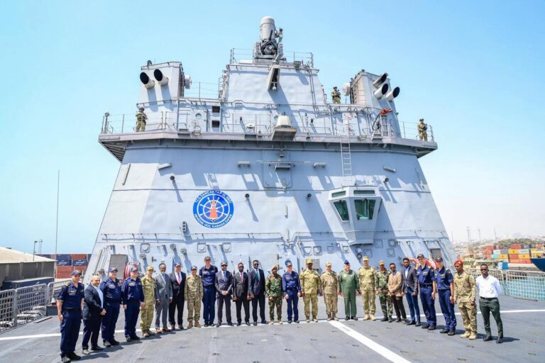 Wasiiru-Dowlaha Gaashaandhigga oo Booqday Markabka Dagaalka ee Turkiga ee Muqdisho